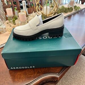 NEW Aerosole Ronnie in white/black sole